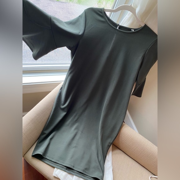 Pinkblush olive green ruffled sleeve fitted maternity dress - Picture 5 of 6